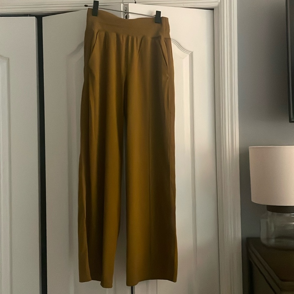Athleta wide legged Brooklyn pants